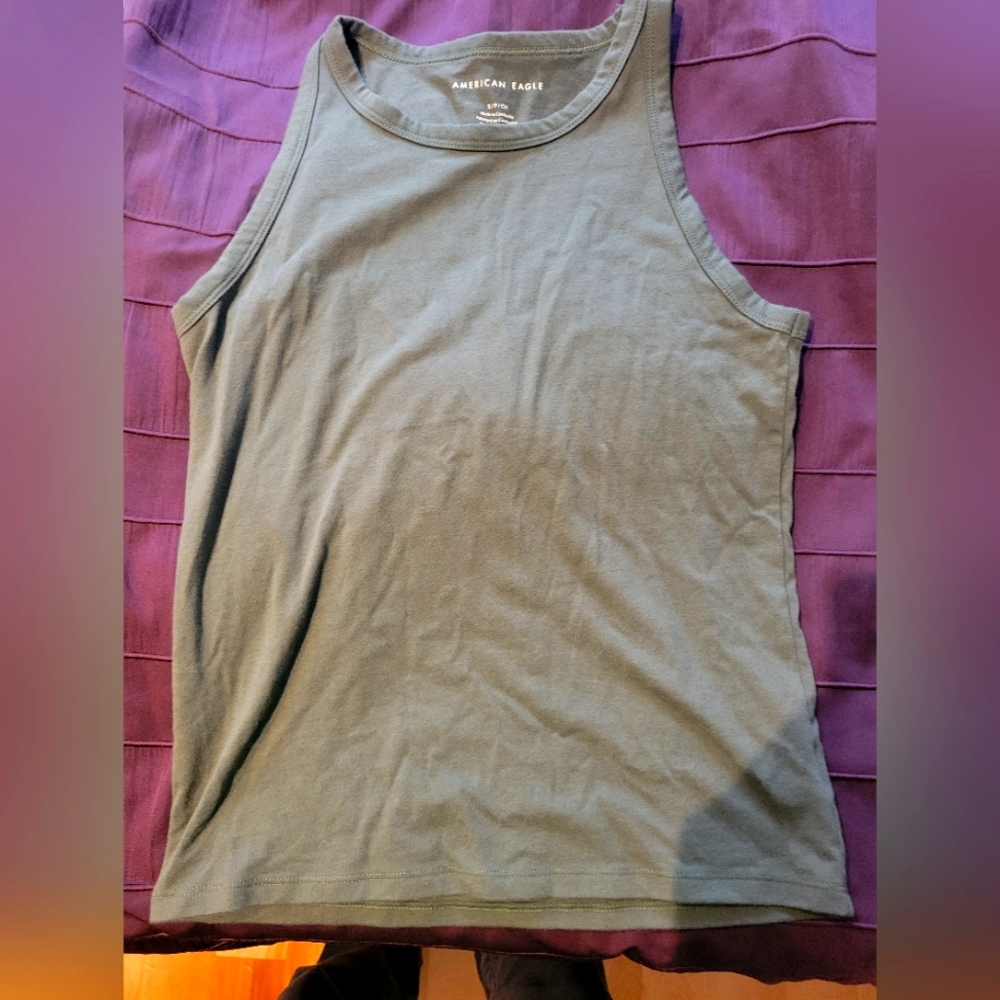 Cropped muscle tank
